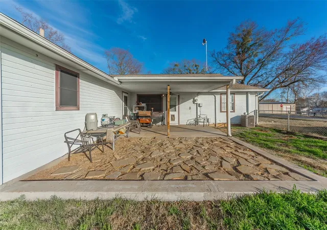 Homes for sale in Pottsboro, TX | 189 Lee Blvd, Pottsboro, TX 75076 | MLS# 21163547