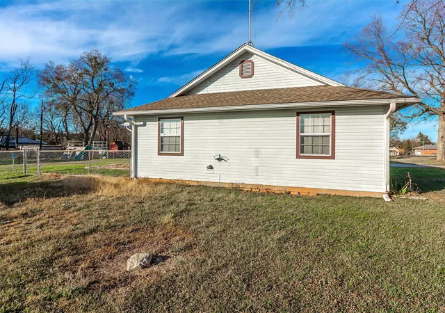 Homes for sale in Pottsboro, TX | 189 Lee Blvd, Pottsboro, TX 75076 | MLS# 21163547
