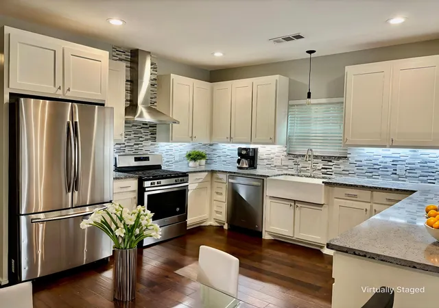 Photo 3 of Sale Pending at 5644 E Side Ave, Dallas, TX 75214 | MLS# 21169893 | Listing updated on 2026-08-26
