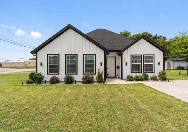 Homes for sale in Kemp, TX | 810 S Main St, Kemp, TX 75143 | MLS# 21170016