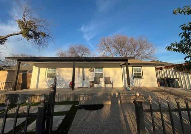Homes for sale in Fort Worth, TX | 2804 19th St, Fort Worth, TX 76106 | MLS# 21170055