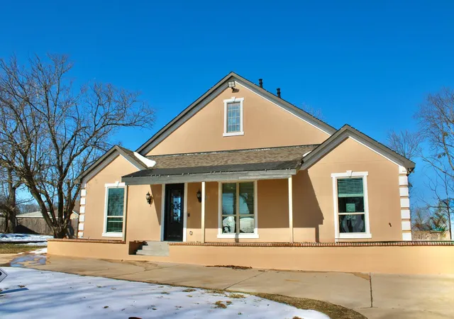 Photo 3 of Single family home for sale at 722 Clements Ave, Van Alstyne, TX 75495 | MLS# 21167778 | Listing updated on 2026-09-28