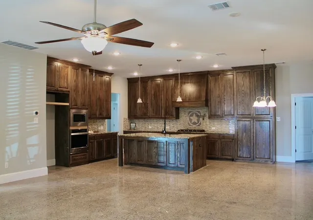 Photo 3 of Single family home for sale at 722 Clements Ave, Van Alstyne, TX 75495 | MLS# 21167778 | Listing updated on 2026-09-28
