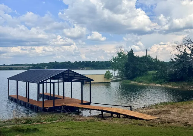 Photo 3 of Single family home for sale at 104 Park Ln, Gainesville, TX 76240 | MLS# 21169430 | Listing updated on 2026-07-26