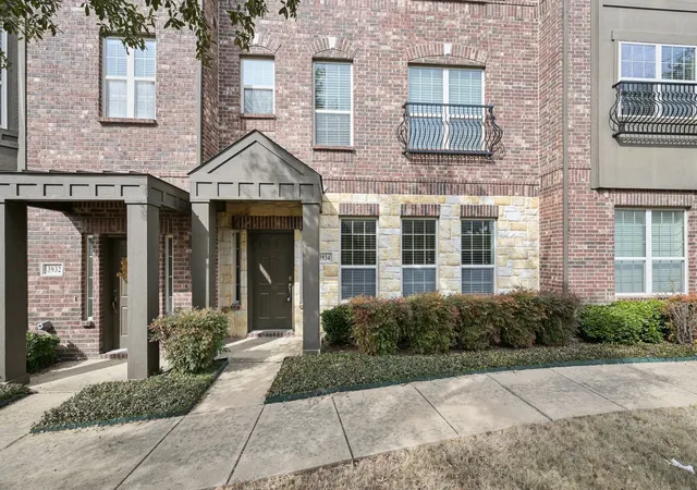 Homes for sale in Addison, TX | 3934 Amberwood Dr, Addison, TX 75001 | MLS# 21157838