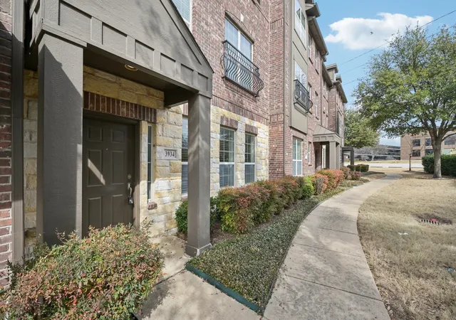 Homes for sale in Addison, TX | 3934 Amberwood Dr, Addison, TX 75001 | MLS# 21157838