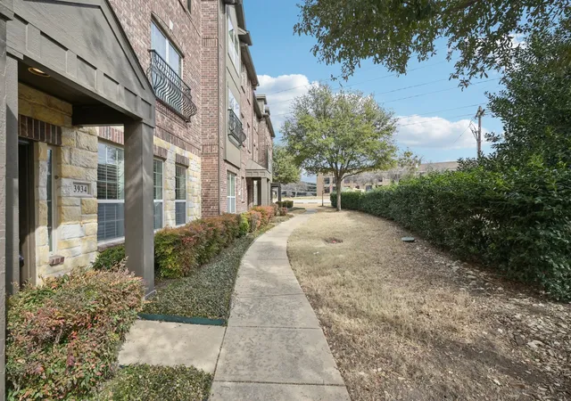 Homes for sale in Addison, TX | 3934 Amberwood Dr, Addison, TX 75001 | MLS# 21157838