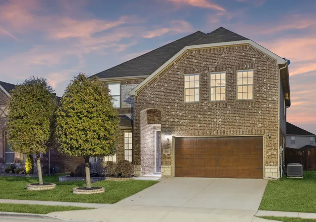 Photo 2 of Sale Pending at 5448 Tuxbury Pond Dr, Fort Worth, TX 76179 | MLS# 21171321 | Listing updated on 2026-07-18