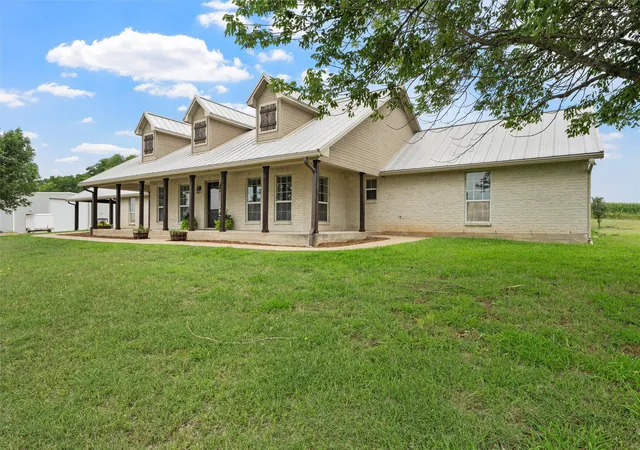 Homes for sale in Abbott, TX | 3057 Holy Rd, Abbott, TX 76621 | MLS# 21171612