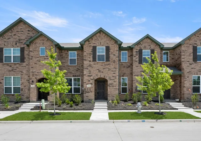 Photo 2 of Townhouse for sale at 243 Wagon Spoke Wy #18, Fort Worth, TX 76120 | MLS# 21171608 | Listing updated on 2026-10-08