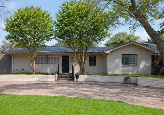 2nd image of 611 Westview Ave, Fort Worth, TX 76107 | MLS# 21164454