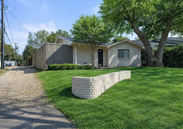 3rd image of 611 Westview Ave, Fort Worth, TX 76107 | MLS# 21164454