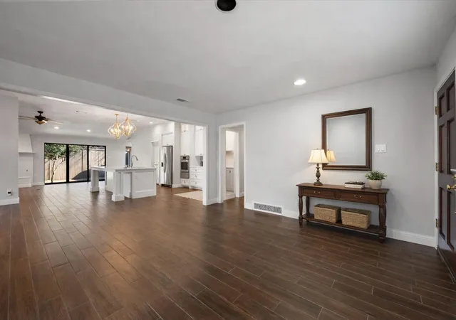 5th image of 611 Westview Ave, Fort Worth, TX 76107 | MLS# 21164454