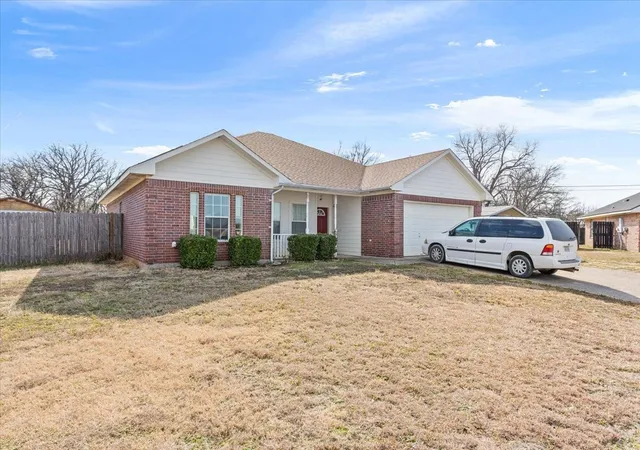 Homes for sale in Lacy Lakeview, TX | 400 Wildcat Dr, Lacy Lakeview, TX 76705 | MLS# 21171672
