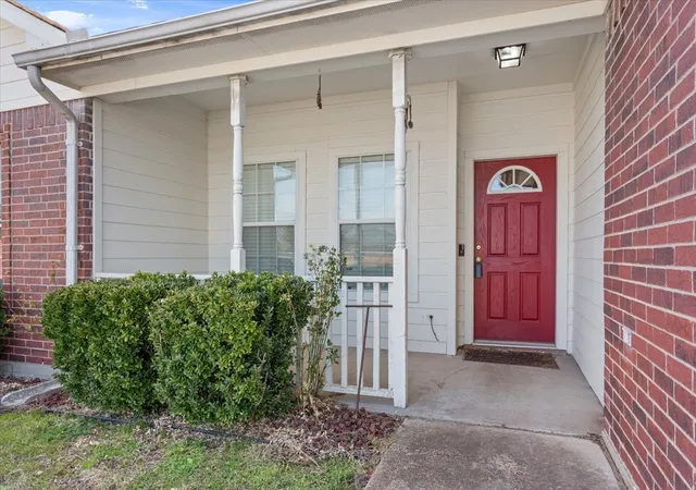 Homes for sale in Lacy Lakeview, TX | 400 Wildcat Dr, Lacy Lakeview, TX 76705 | MLS# 21171672
