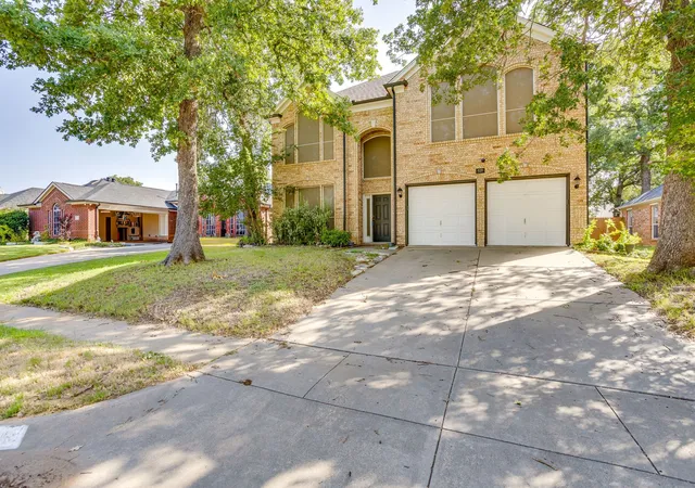 Photo 2 of Single family home for sale at 519 Deerwood Dr, Burleson, TX 76028 | MLS# 21171365 | Listing updated on 2026-10-06