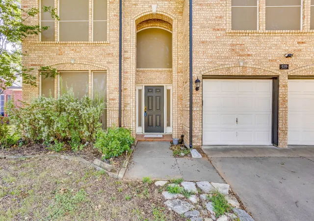 Photo 3 of Single family home for sale at 519 Deerwood Dr, Burleson, TX 76028 | MLS# 21171365 | Listing updated on 2026-10-06