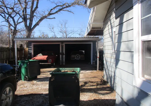 Photo 2 of Sale Pending at 205 S Oaklawn, Eastland, TX 76448 | MLS# 21172006 | Listing updated on 2026-08-21