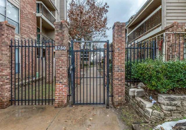 Homes for sale in Dallas, TX | 5750 Phoenix Dr #46D, Dallas, TX 75231 | MLS# 21165162