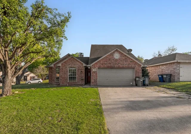 Homes for sale in Red Oak, TX | 400 Buckskin Dr, Red Oak, TX 75154 | MLS# 21171412