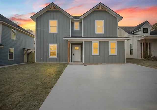 Photo 1 of Single family home for sale at 1905 Sanger Ave, Waco, TX 76707 | MLS# 21171688 | Listing updated on 2026-09-28