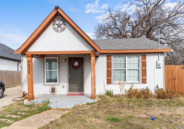 Photo 2 of Single family home for sale at 4203 Avenue M, Fort Worth, TX 76105 | MLS# 21172315 | Listing updated on 2026-08-22