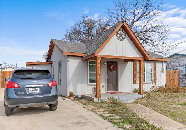 Photo 3 of Single family home for sale at 4203 Avenue M, Fort Worth, TX 76105 | MLS# 21172315 | Listing updated on 2026-08-22