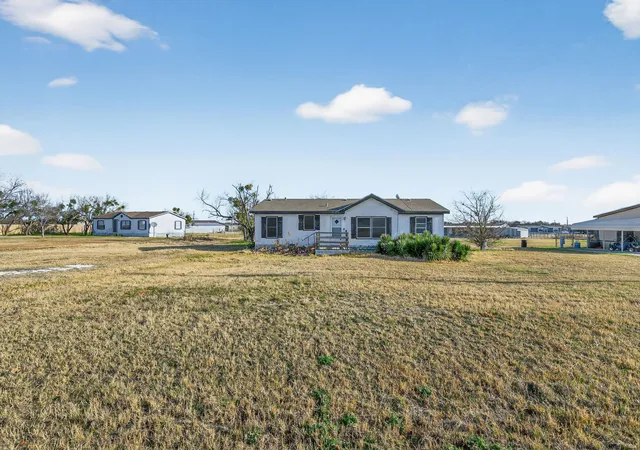 Homes for sale in Stephenville, TX | 1550 Wild Horse Ln, Stephenville, TX 76401 | MLS# 21172372