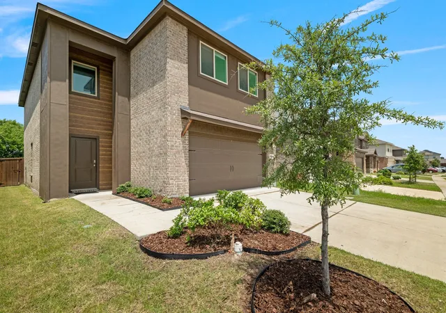 Photo 1 of Sale Pending at 1116 Old Oaks Dr, Forney, TX 75126 | MLS# 21170608 | Listing updated on 2026-09-17