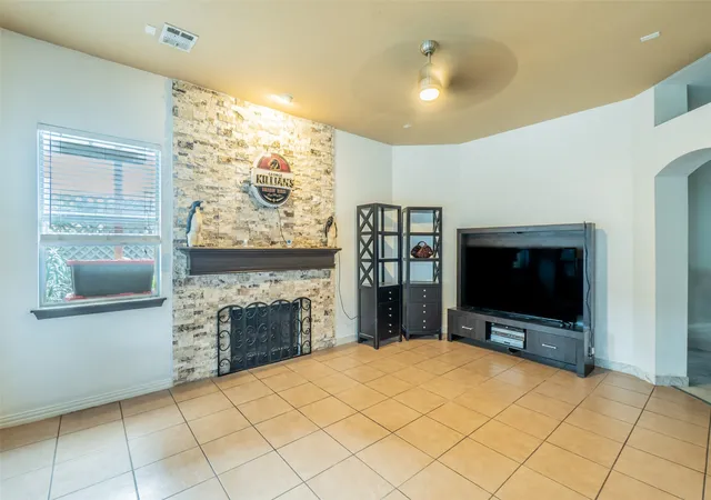 Photo 3 of Sale Pending at 7043 Echo Lake Ct, Arlington, TX 76001 | MLS# 21163187 | Listing updated on 2026-07-11