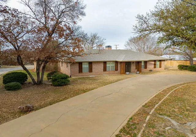 Homes for sale in Breckenridge, TX | 1506 W Elliott St, Breckenridge, TX 76424 | MLS# 21150732
