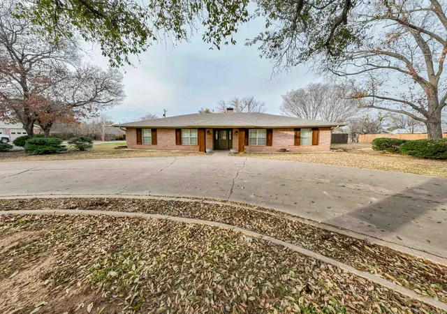 Homes for sale in Breckenridge, TX | 1506 W Elliott St, Breckenridge, TX 76424 | MLS# 21150732