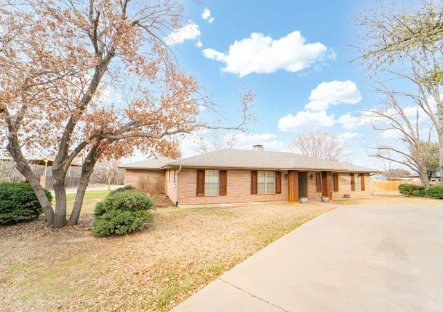 Homes for sale in Breckenridge, TX | 1506 W Elliott St, Breckenridge, TX 76424 | MLS# 21150732