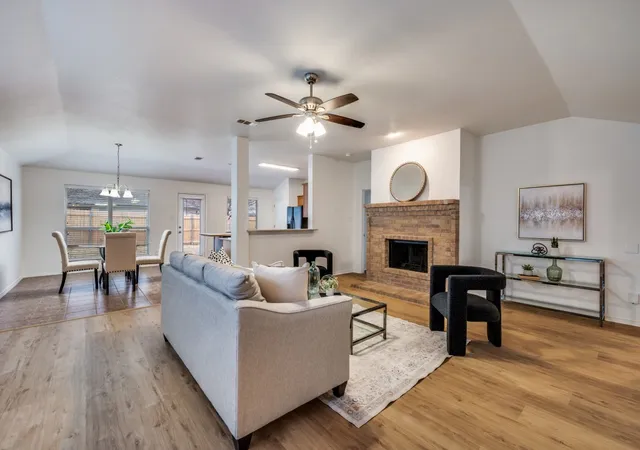 Photo 3 of Single family home for sale at 800 Mahogany Dr, Anna, TX 75409 | MLS# 21171325 | Listing updated on 2026-07-11