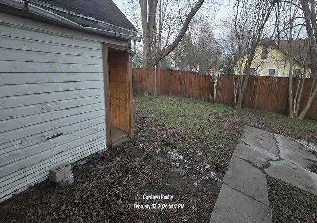 Photo 3 of Single family home for sale at 506 N Washington St, Kaufman, TX 75142 | MLS# 21172121 | Listing updated on 2026-09-22