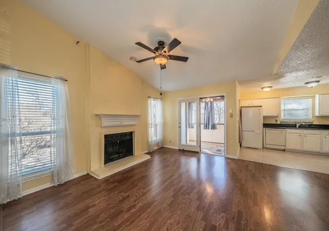 Listing Photo 4 - Condo for sale in building located at 1208 Calico Ln, Arlington, TX 76011 - Unit #620