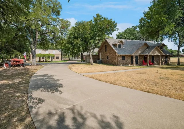 Photo 2 of Single family home for sale at 6707 Us 287 Hwy, Arlington, TX 76001 | MLS# 21167383 | Listing updated on 2026-10-06