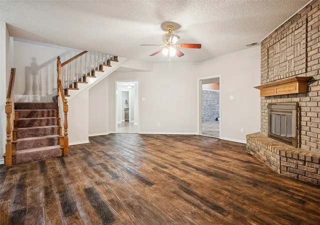 Photo 3 of Single family home for sale at 6707 Us 287 Hwy, Arlington, TX 76001 | MLS# 21167383 | Listing updated on 2026-10-06