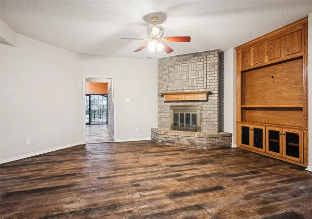 Photo 4 of Single family home for sale at 6707 Us 287 Hwy, Arlington, TX 76001 | MLS# 21167383 | Listing updated on 2026-10-06