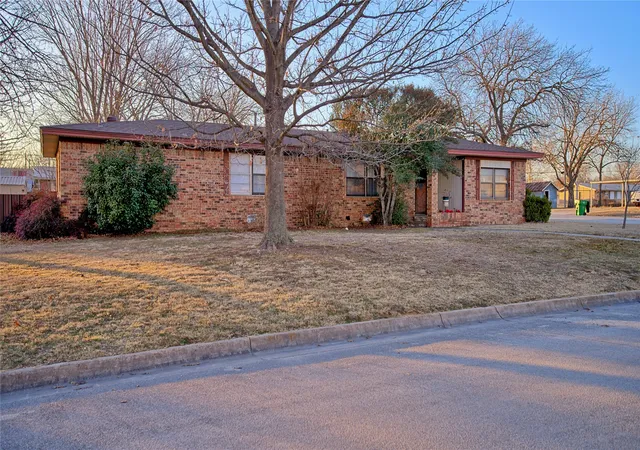 Photo 2 of Single family home for sale at 200 Louise St, Nocona, TX 76255 | MLS# 21162111 | Listing updated on 2026-09-02