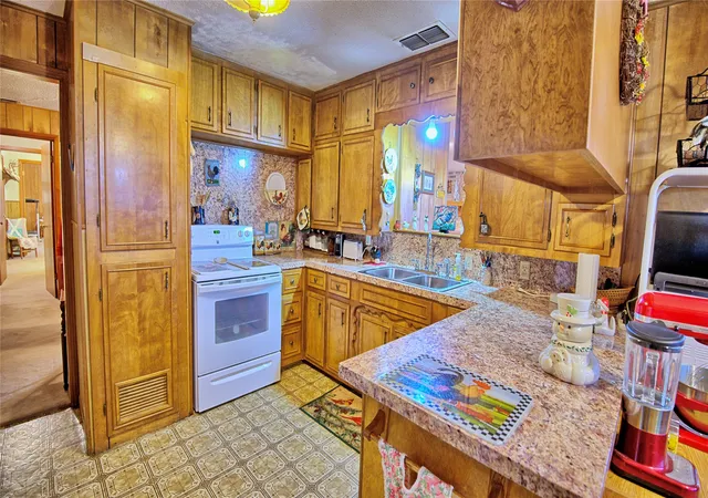 Photo 3 of Single family home for sale at 200 Louise St, Nocona, TX 76255 | MLS# 21162111 | Listing updated on 2026-09-02
