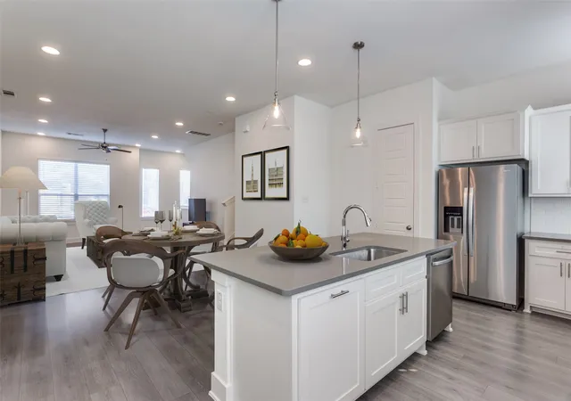 3rd image of 2812 Addison Park Ln, Fort Worth, TX 76110 | MLS# 21170545