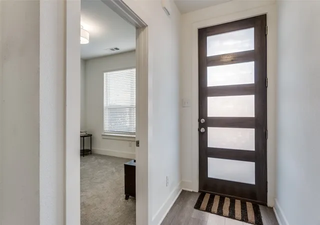 4th image of 2812 Addison Park Ln, Fort Worth, TX 76110 | MLS# 21170545