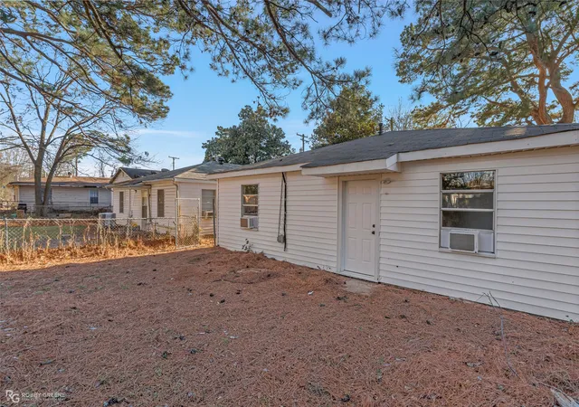 2nd image of 7507 Liberty St, Shreveport, LA 71106 | MLS# 21170507
