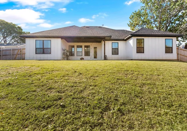 Homes for sale in Joshua, TX | 703 Ridgeway Rd, Joshua, TX 76058 | MLS# 21173181
