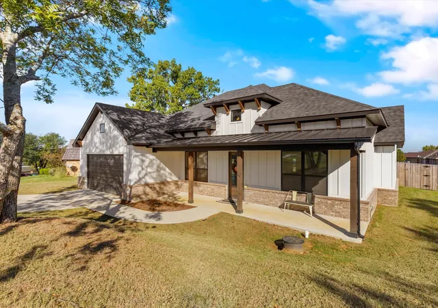 Homes for sale in Joshua, TX | 703 Ridgeway Rd, Joshua, TX 76058 | MLS# 21173181