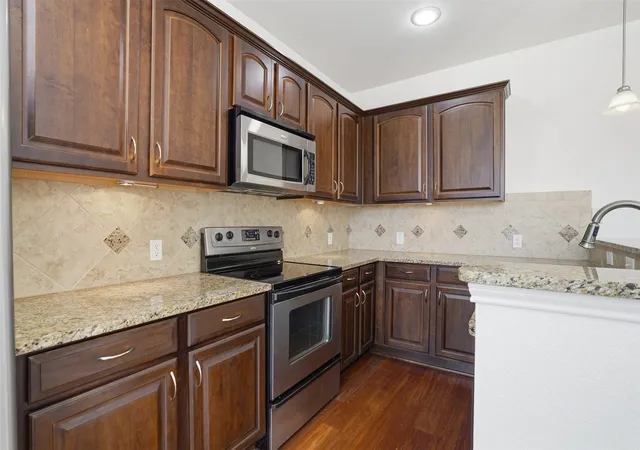 3rd image of 950 Henderson St #1214, Fort Worth, TX 76102 | MLS# 21173066