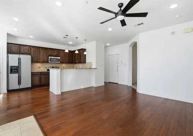 4th image of 950 Henderson St #1214, Fort Worth, TX 76102 | MLS# 21173066