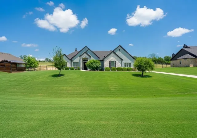 Homes for sale in Weatherford, TX | 612 Bent Tree Ln, Weatherford, TX 76085 | MLS# 21173249