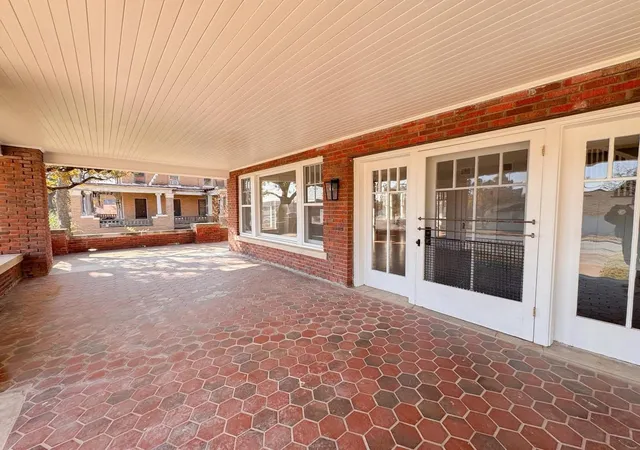 Photo 2 of Single family home for sale at 211 Nw 4th Ave, Mineral Wells, TX 76067 | MLS# 21151706 | Listing updated on 2026-08-12
